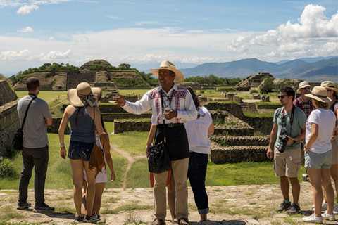 Tour Oaxaca Antigua: Monte Albán, Alebrijes & Artesanías Oaxaca Antigua: Full-Day Cultural Experience