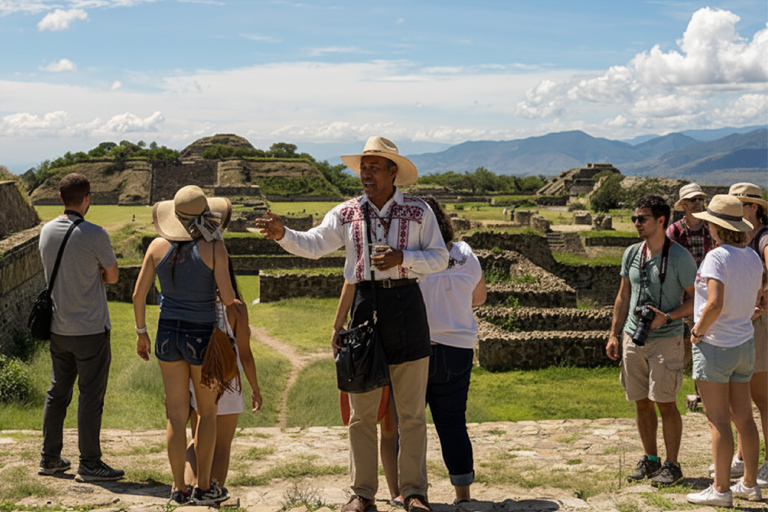 Tour Oaxaca Antigua: Monte Albán, Alebrijes & Artesanías Oaxaca Antigua: Full-Day Cultural Experience