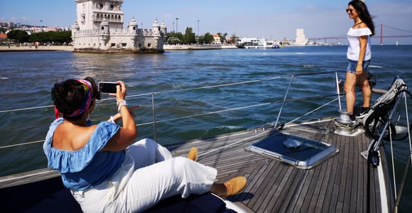 Lisbon: 2-Hour Sailing Yacht Cruise & Guided Tour w/2 drinks