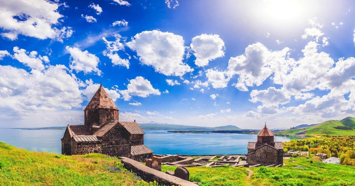Tour privato: Lago Sevan, monastero di Sevanavank | GetYourGuide