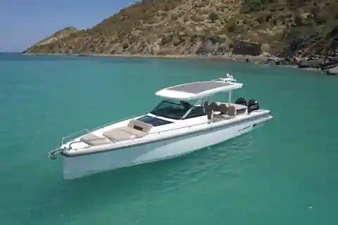 St Maarten: Private Full-Day Cruise with Snorkeling
