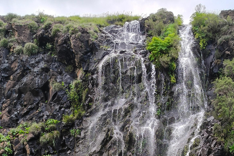 Johannesburg: Drakensberg Sentinel Peak Hike & Hotel Stay