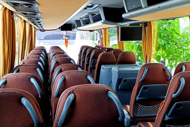 Athènes : excursion d&#039;une journée en bateau avec baignade et piscine thermaleAthènes : excursion d&#039;une journée en bateau vers les îles avec baignade