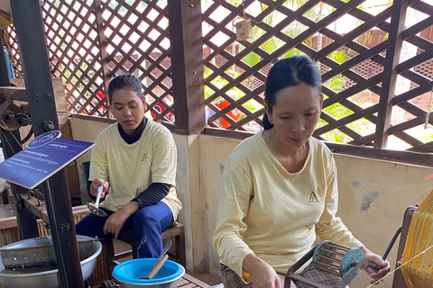 Siem Reap: Silk Farm & Killing Fields TukTuk Tour