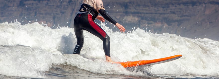 Cours de surf d'une journée complète à Lanzarote : développez vos compétences