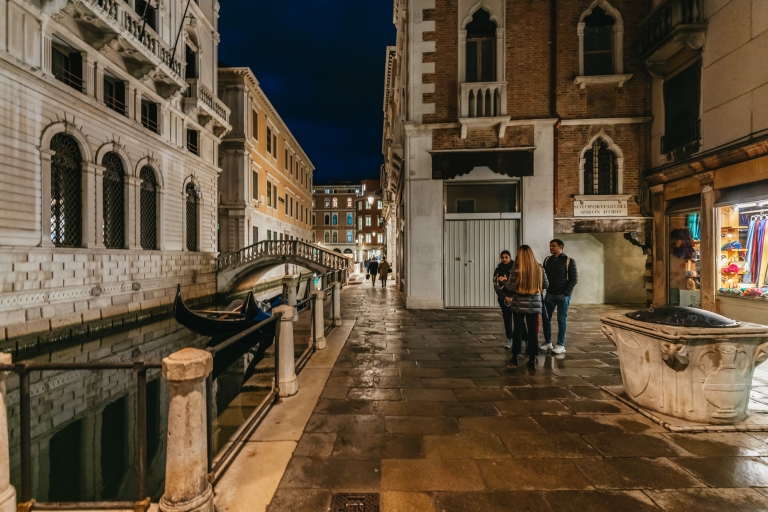 Venice: The Ghost & Legends Walking Tour Tour with Wine and Food Tasting in English