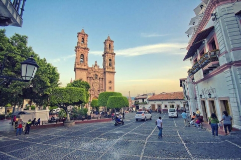 Z Mexico City: Taxco i Cuernavaca vanemZ Meksyku: Cuernavaca i Taxco – dwujęzyczne