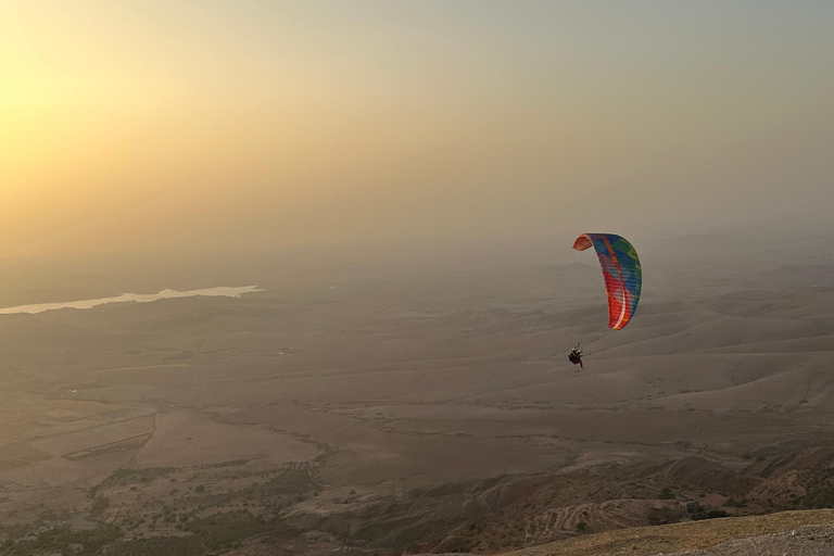Avventura a Marrakech: parapendio, giro in cammello e colazione