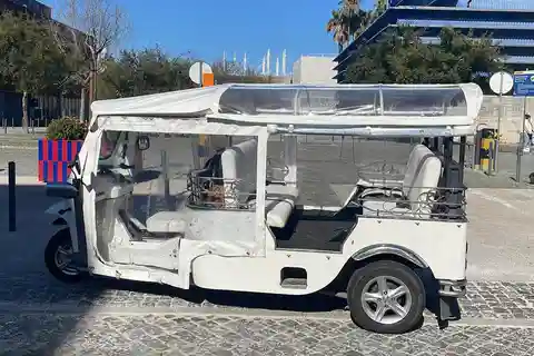 Chaparru's Tours_Lisbon:2-hour sightseeing tour by TukTuk