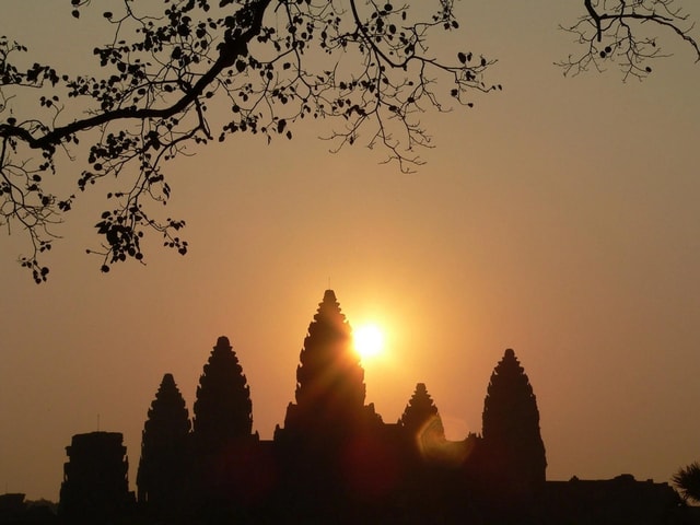 Angkor Wat Full-Day with Sunset by Private Tour