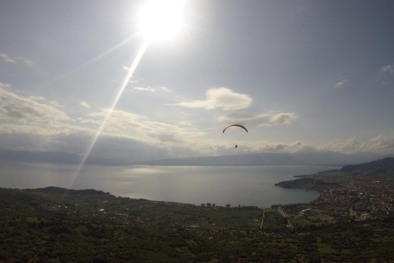Gleitschirmfliegen am Ohridsee