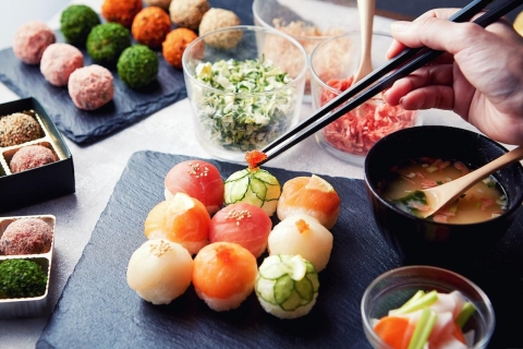 Robienie sushi Kawaii! Lekcje gotowania TokioKurs robienia sushi Temari!