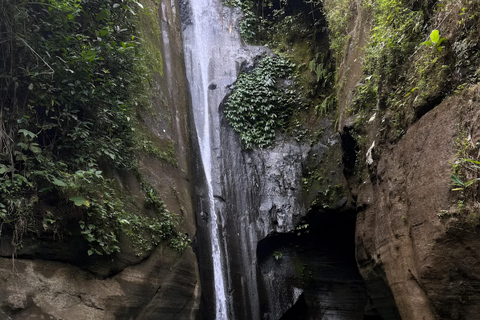Yogyakarta: Hiking Nature Waterfall & Temples Tour Yogyakarta: Siluwok Waterfall & Temples Tour