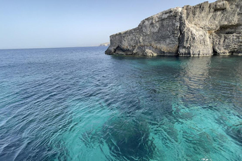 Comino : excursions en bateau privé, arrêts baignade et visites des grottes