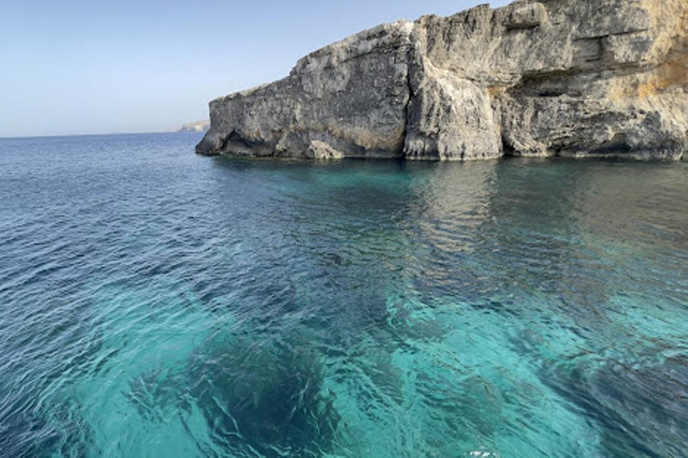 Comino: Excursiones privadas en barco, paradas para nadar y visitas a cuevas