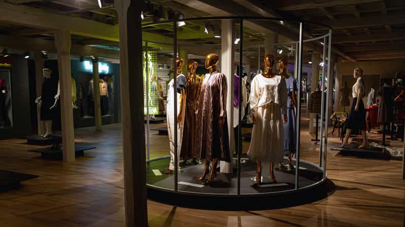 Łódź: Textile Museum Private Guided Tour
