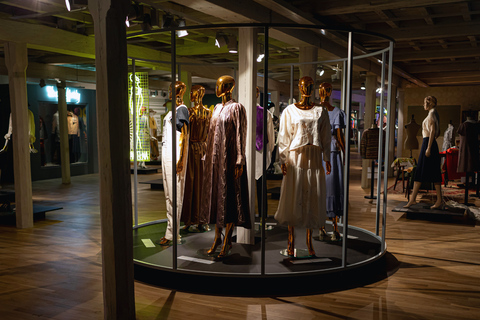 Łódź: Textile Museum Private Guided Tour