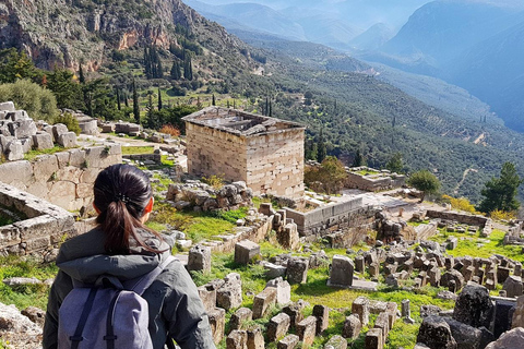 De Atenas: viagem de 1 dia a Delfos com guia que fala espanholPasseio em espanhol com ingressos