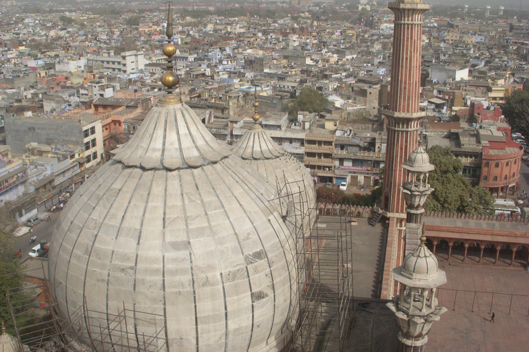 Old Delhi Tour on Luxurious Rickshaw with Wireless Headset