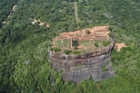 Tour privato di Sigiriya Dambulla Minneriya Safari di un giorno interoServizio di prelievo in hotel a Kandy o Matale