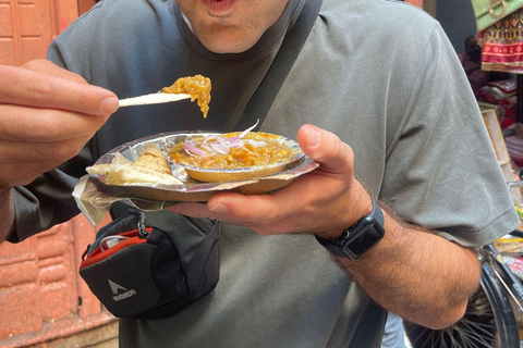 Mercado nocturno y comida callejera en Delhi (medio día, guiado por mujeres)Mercado de día y comida callejera en Delhi (medio día, guiado por mujeres)