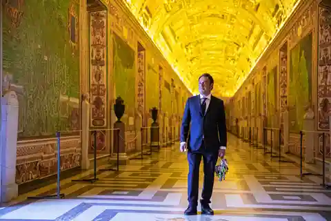 Accendere le luci dei Musei Vaticani