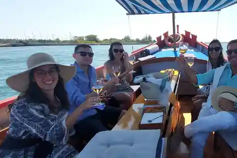 Venice: Food Tour Aboard a Traditional Boat (2 Islands)
