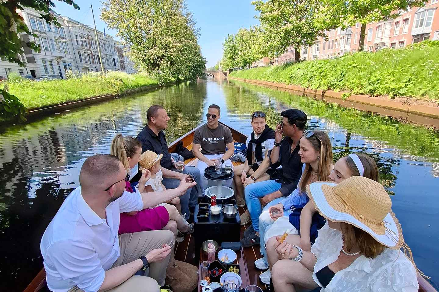 The Hague: individual tickets for an electric boattour!