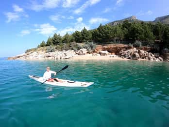 Bol: Zlatni Rat Beach Kayak Tour with Snorkeling