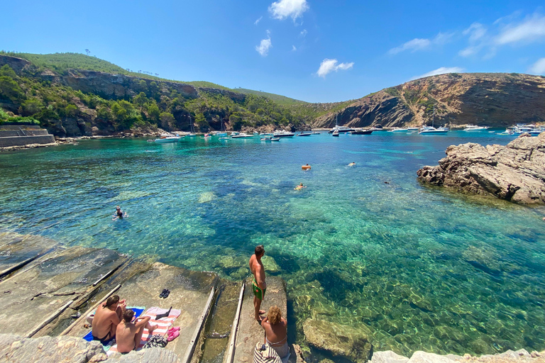 Ibiza: Private Jeep Wrangler Tour & Lunch at Beach Rest.
