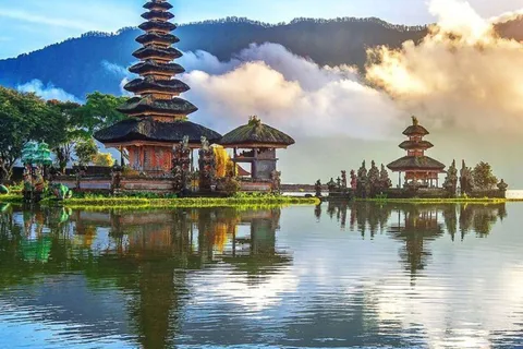 Bali: Ulun Danu Lake, Handara Gate, Waterfall & Rice Terrace