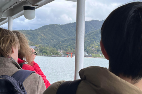 Hiroshima: visita al Parco del Memoriale della Pace e all&#039;Isola di MiyajimaHiroshima: persone con JR Pass o biglietti per il treno proiettile