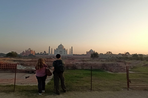 De Delhi: viagem de um dia ao Taj Mahal e Forte de Agra pelo trem GatimanViaje apenas com guia turístico local experiente