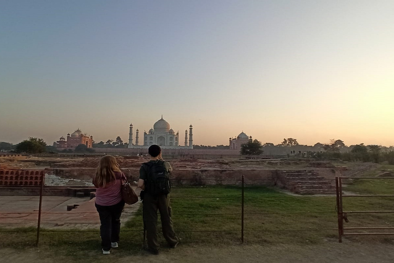 De Delhi: viagem de um dia ao Taj Mahal e Forte de Agra pelo trem GatimanViaje apenas com guia turístico local experiente