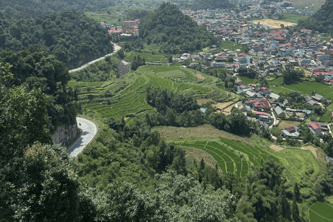 Tour di 4 giorni dell&#039;anello di Ha Giang con notte extra e pick-upTour in CABINA INDIVIDUALE DORME