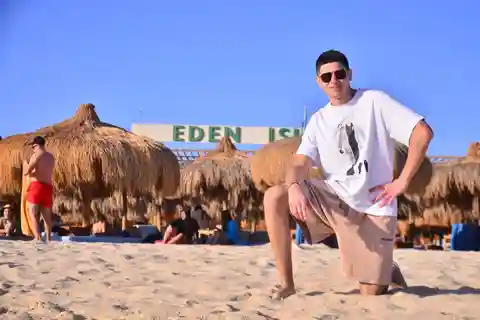 Hurghada: Eden Island Day Trip with Water Sports and Lunch