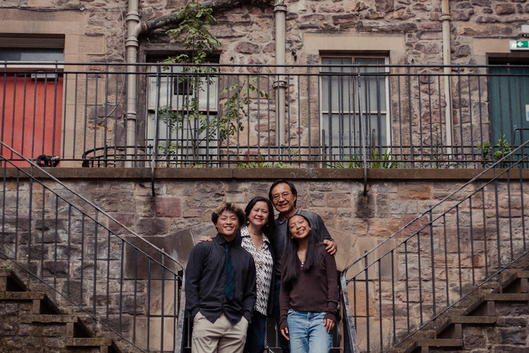 Edinburgh Old Town: Professional Photoshoot & Edited Photos VIP 90 Mins | 75 Photos