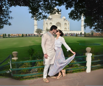 From Delhi: Taj Mahal & Agra Tour by Gatimaan Express Train