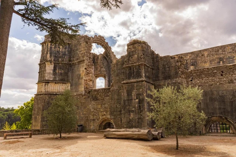 Lisbon: Discover Tomar, Convent of Christ & Almourol Castle