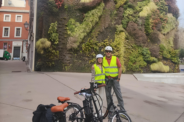 Tudo em Madri: Passeio particular de bicicleta elétrica pela cidadePasseio particular de bicicleta elétrica em Madri