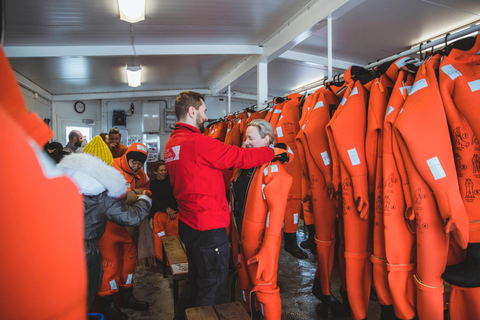 From Kemi: Icebreaker Cruise 3 h, Ice Floating & Transfer From Kemi: Icebreaker Cruise with Lunch and Ice Floating