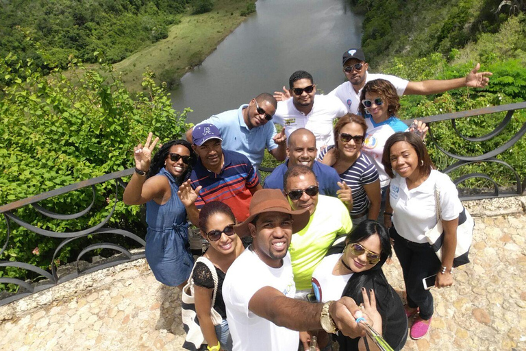 Altos de Chavón and Caves of Wonders Tour from Santo Domingo