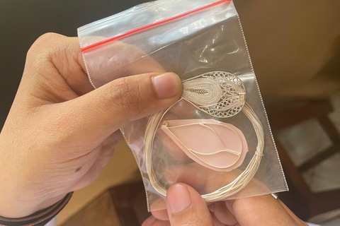 Yogyakarta: o Reino Mataram permanece com o artesanato em prataYogyakarta: Vestígios do Reino Mataram com exposição de prata