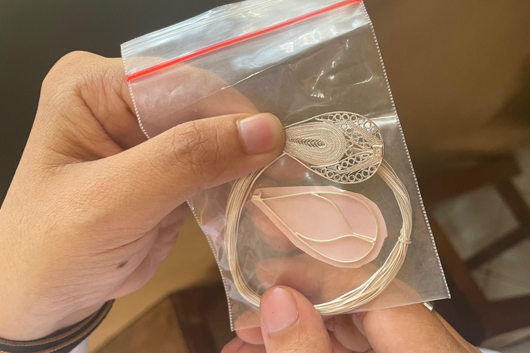 Yogyakarta: o Reino Mataram permanece com o artesanato em prataYogyakarta: Vestígios do Reino Mataram com exposição de prata