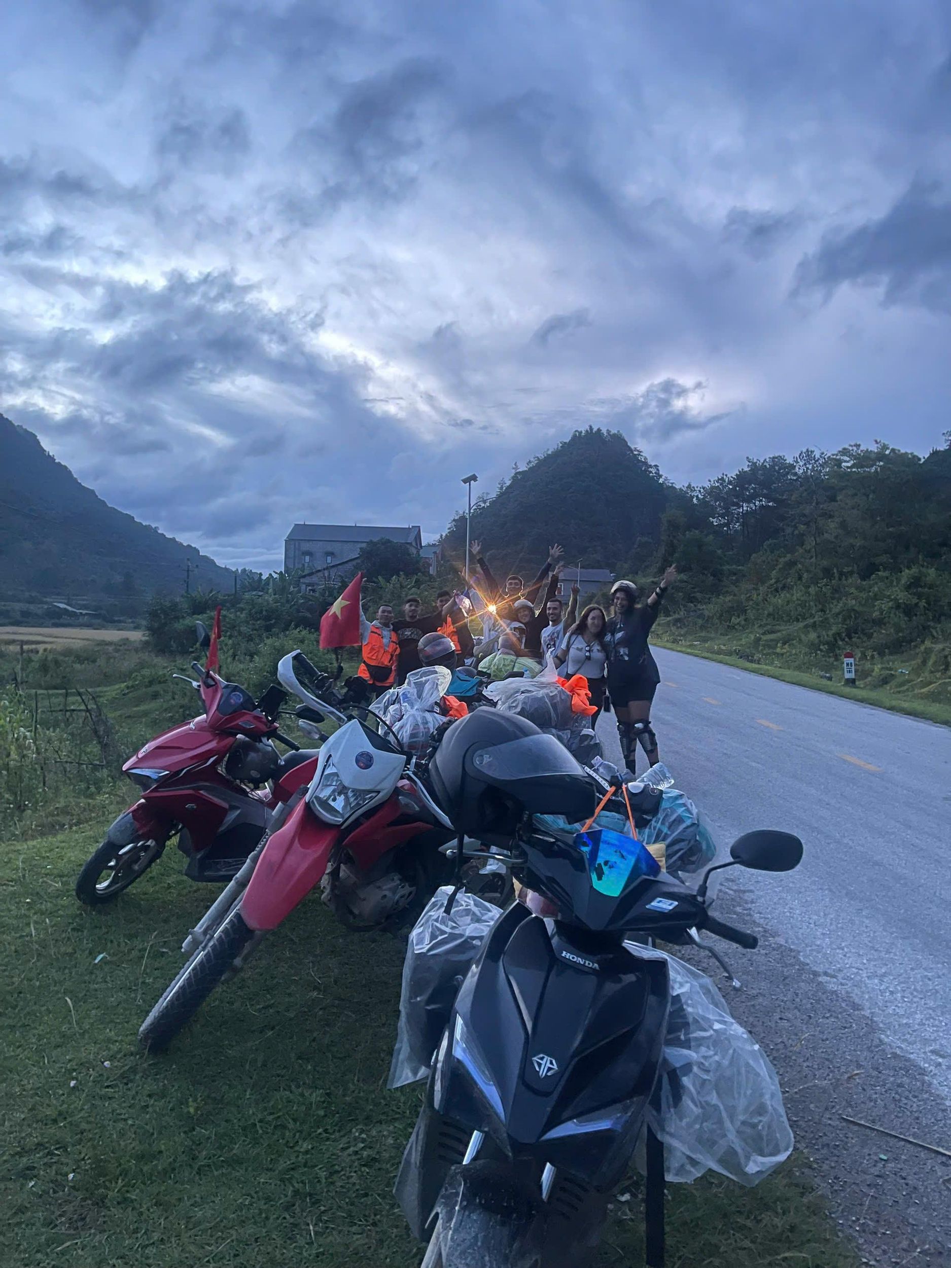 Ab Hanoi: Bản-Giốc-Detian-Wasserfälle & Nguom-Ngao-Höhle − Tagestour