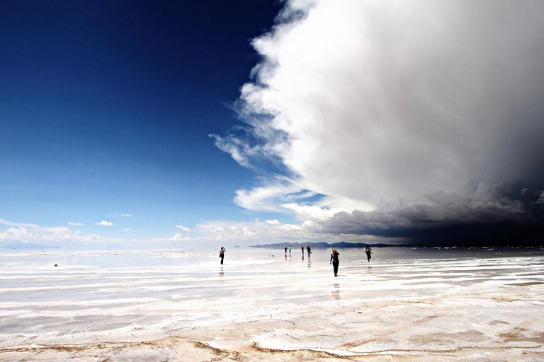 Uyuni: Salar de Uyuni 4x4 Tour with Hot Springs