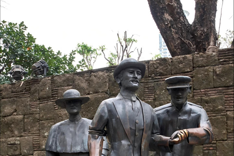 Manila: Bay Sunset Walk & Stories of the Historic Coast