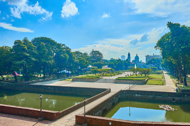 Manila: Private Intramuros & Filipino Shopping Tour
