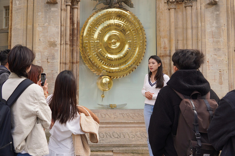 Cambridge Student-Led Walking & Punting Experience Chinese Cambridge Student-Led Private Walk & Punt Experience