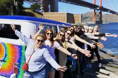 San Francisco: giro turistico della città sull'autobus hippie